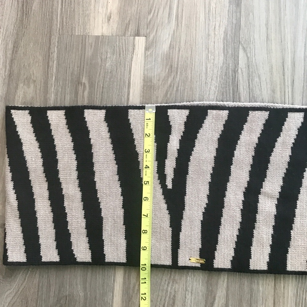 Calvin Klein Infinity Scarf 🧣 - Picture 4 of 8
